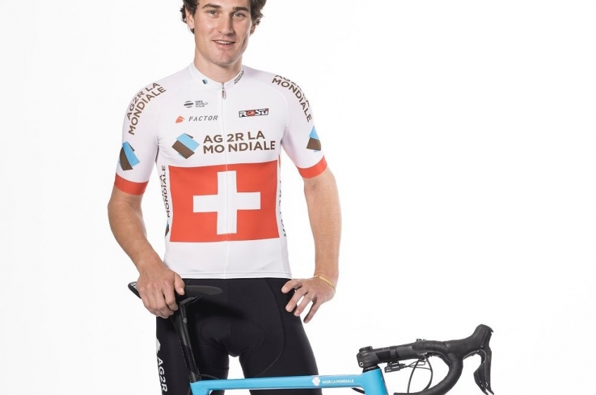 Sylvan Dillier dévoile son nouveau maillot de champion de Suisse