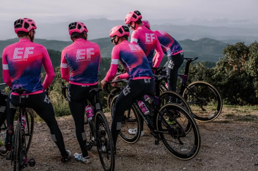 EF Education First dévoile son maillot 2019