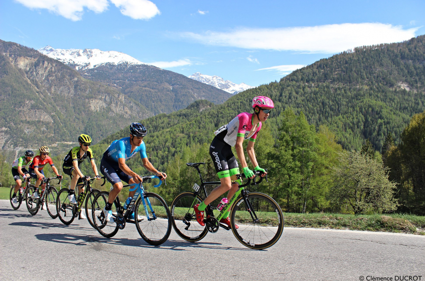 EF Education First : Hugh Carthy prolonge