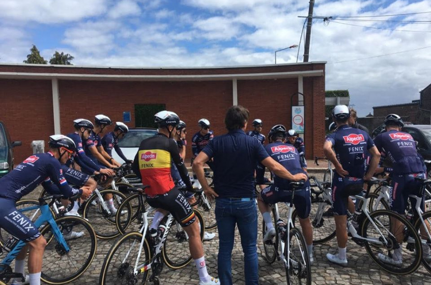 Mathieu Van der Poel en reconnaissance sur les pavés de Paris-Roubaix