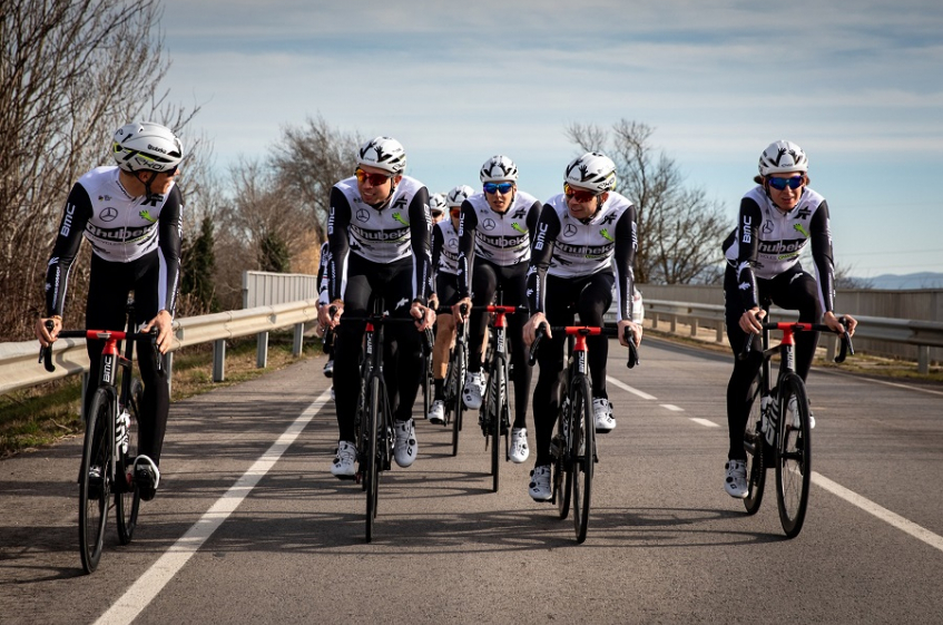 Team Qhubeka Assos présente son maillot 2021