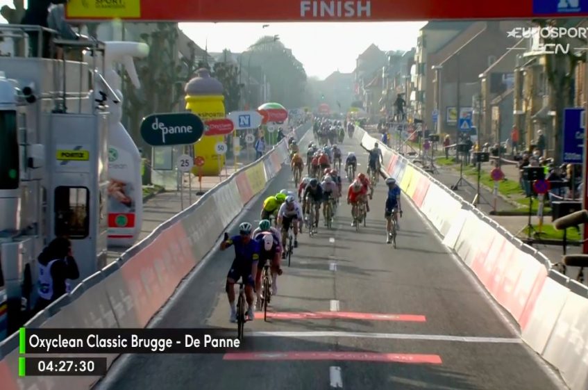 Oxyclean Classic Brugge-De Panne (1.UWT) - Victoire de Sam Bennett