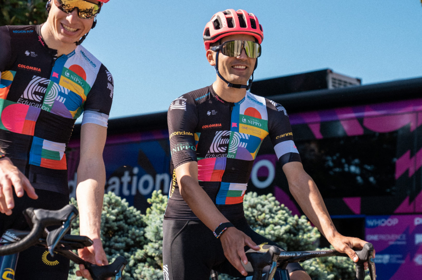 Tour d’Italie : EF dévoile son nouveau maillot