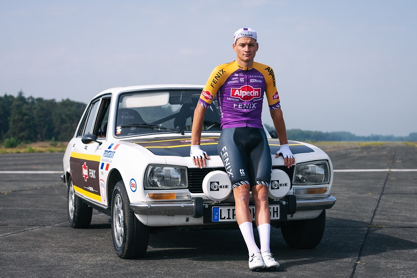 Alpecin avec un maillot hommage à Raymond Poulidor lors de la présentation du Tour de France