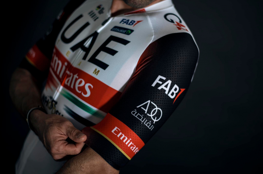 UAE Team Emirates présente son maillot 2022