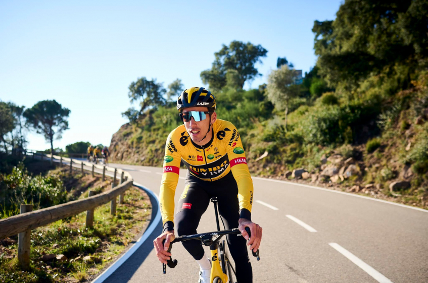 Christophe Laporte présente son nouveau maillot