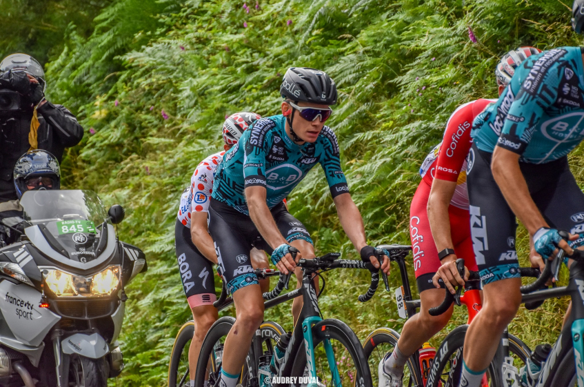 Tour de la Provence : B&B Hôtels avec Pierre Rolland