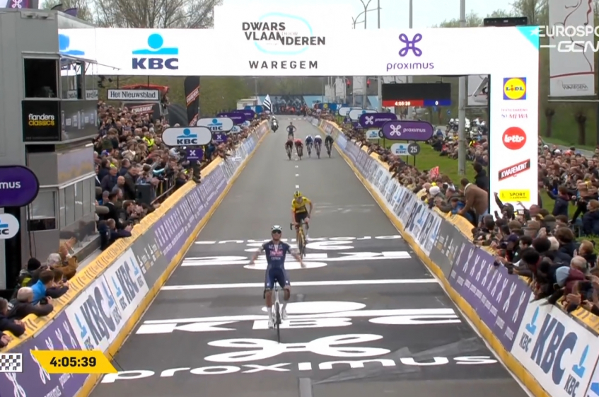 Dwars door Vlaanderen (1.UWT) - Victoire de Van der Poel
