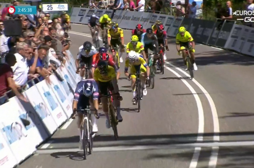 ZLM Tour : Olav Kooij remporte la 2ème étape après le déclassement de Mareczko