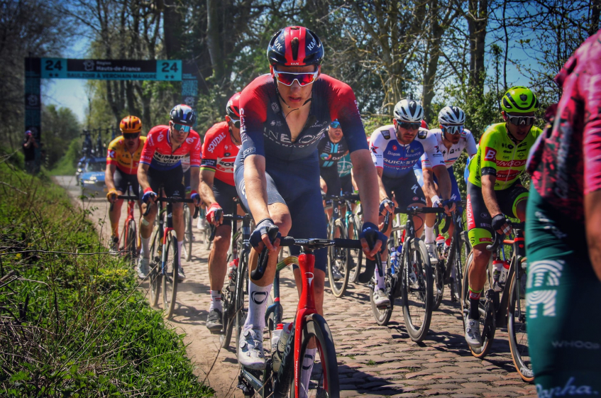 Ineos Grenadiers annonce la prolongation du contrat de Ben Turner