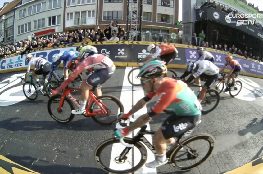 Caleb Ewan une nouvelle fois lésé lors du Scheldeprijs ?