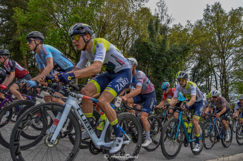 Jasper Dejaegher s'engage avec Sport Vlaanderen - Baloise