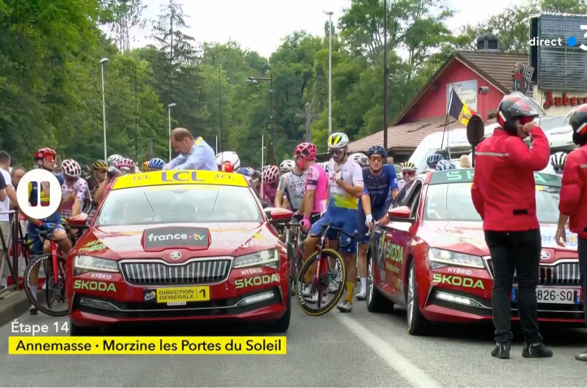 Une grosse chute entraîne la neutralisation de la 14ème étape du Tour de France
