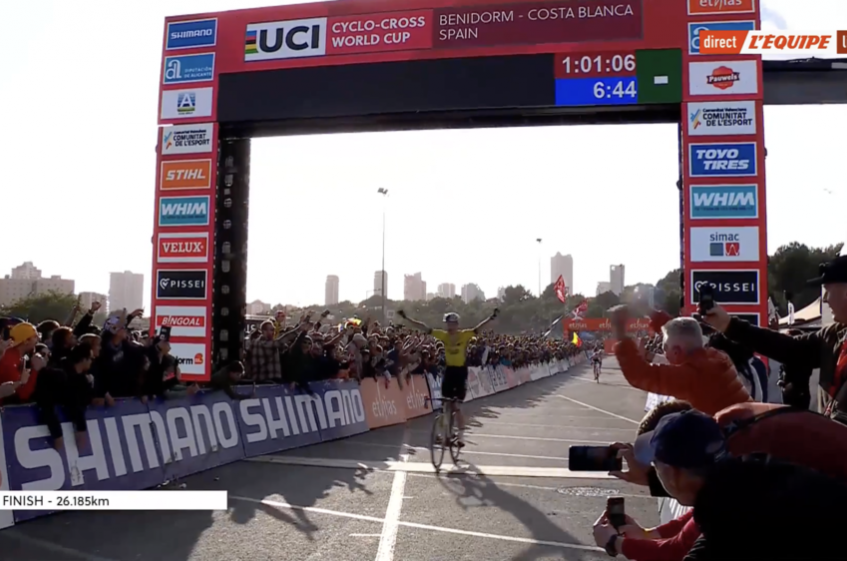 Cyclo-Cross - Benidorm - Van der Poel chute, Van Aert s'impose