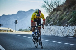 Quick-Step Floors dévoile le maillot de Jhonatan Narvaez