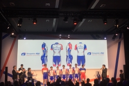 La FDJ dévoile son nouveau maillot