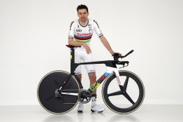 Tom Dumoulin présente son nouveau maillot de champion du monde