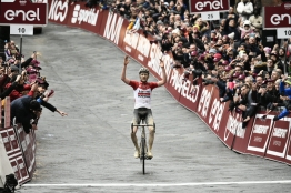 Strade Bianche (1.UWT) - Tiesj Benoot en costaud (résultats complets)