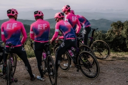 EF Education First dévoile son maillot 2019
