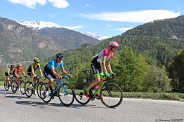 EF Education First : Hugh Carthy prolonge