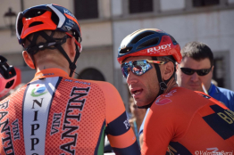 Equipement : Vincenzo Nibali présente son nouveau maillot Trek-Segafredo