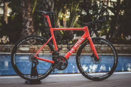 Cofidis dévoile son nouveau vélo pour la saison 2020