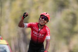 Nairo Quintana conclut avec un numéro un drôle de Paris-Nice