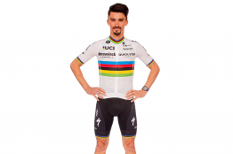 Julian Alaphilippe dévoile son maillot de champion du monde
