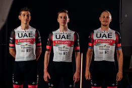 UAE Team Emirates présente son maillot 2021