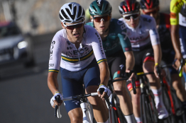 UAE Tour : Lucas Plapp bondit dans la hiérarchie Ineos