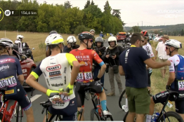 Tour de France : le peloton de nouveau bloqué par une manifestation
