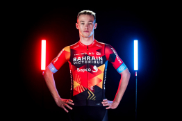Bahrain Victorious présente son maillot pour la saison 2023