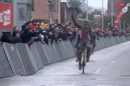 Cyclo-Cross - Loenhout - Van Aert devance de nouveau Van der Poel