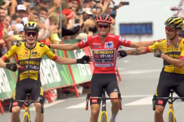Les Jumbo-Visma accueillis par des sifflets lors de la 20ème étape du Tour d'Espagne